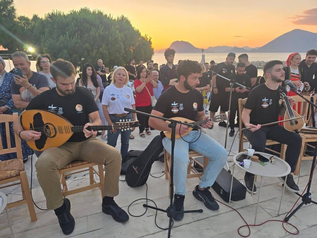 Πάτρα: Εγραψαν ιστορία με την εκδήλωσή τους οι Κρητικοί της Πάτρας - φωτο