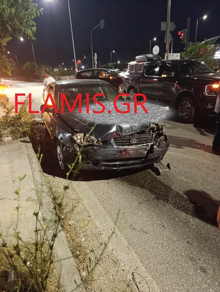 Πάτρα: Ενας από τους δύο πέρασε με κόκκινο... και ιδού το αποτέλεσμα - φωτο Πάτρα: Ενας από τους δύο πέρασε με κόκκινο... και ιδού το αποτέλεσμα - φωτο