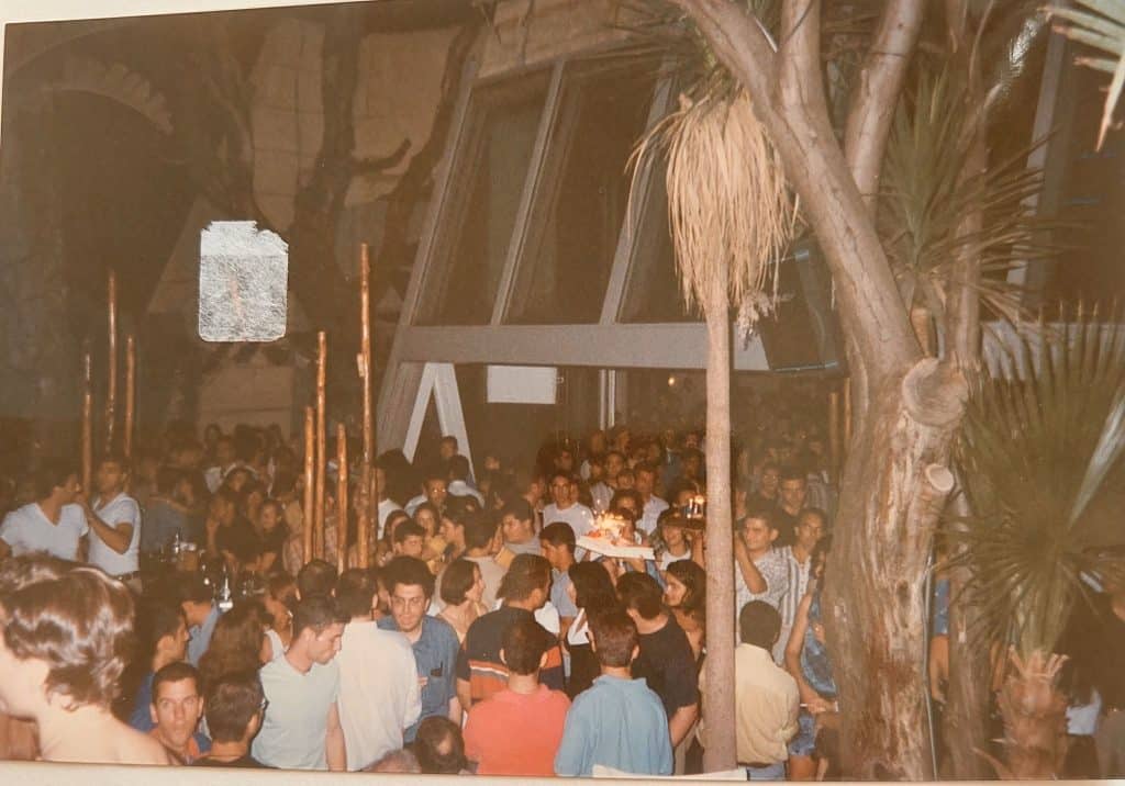 Πάτρα: Ποιο ήταν αυτό το μαγαζί που διασκέδαζαν χιλιάδες Πατρινοί στην δεκαετία του '90;