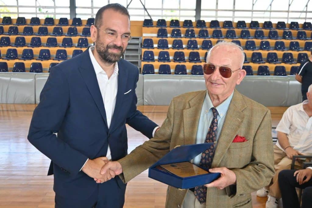 Νεκτάριος Φαρμάκης: Βράβευσε Ναυπάκτιο για δωρεά στο ΕΚΑΒ - φωτο