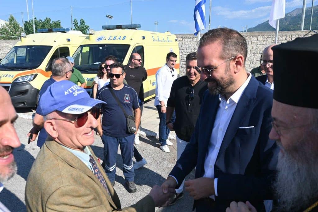 Νεκτάριος Φαρμάκης: Βράβευσε Ναυπάκτιο για δωρεά στο ΕΚΑΒ - φωτο