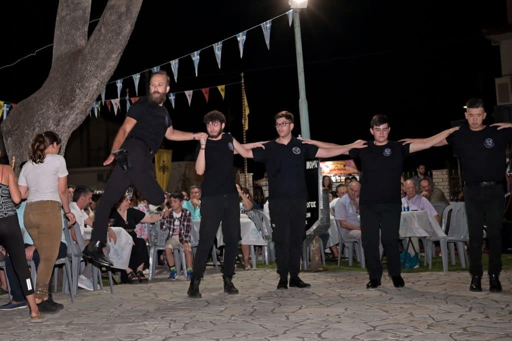 Πάτρα: Το γλέντι της παράδοσης στους Μύλους – Πανηγύρι Αγίων Αποστόλων Πέτρου και Παύλου - φωτο