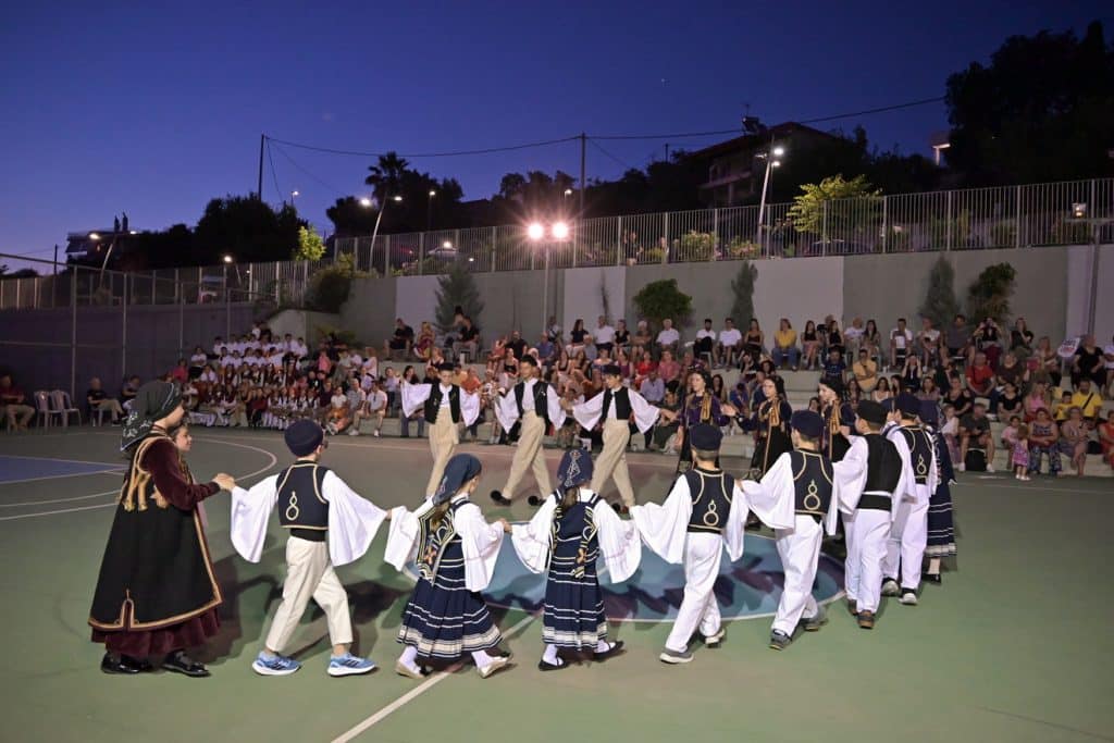 Με ιδιαίτερη επιτυχία πραγματοποιήθηκε την Κυριακή 21 Ιουνίου 2026, στην πλατεία Άνω Συχαινών, το 4ο Παιδικό - Εφηβικό Φεστιβάλ Χορού
