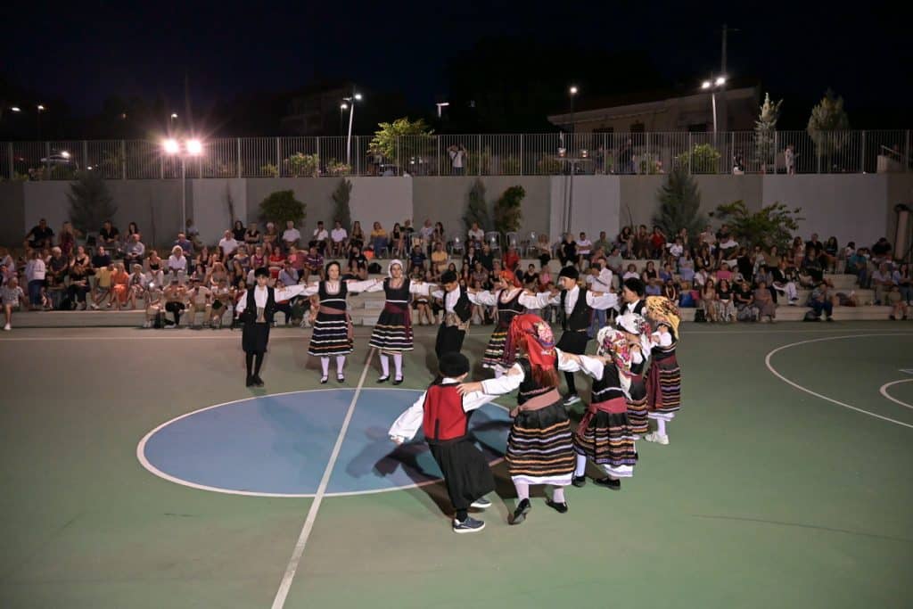 Με ιδιαίτερη επιτυχία πραγματοποιήθηκε την Κυριακή 21 Ιουνίου 2026, στην πλατεία Άνω Συχαινών, το 4ο Παιδικό - Εφηβικό Φεστιβάλ Χορού
