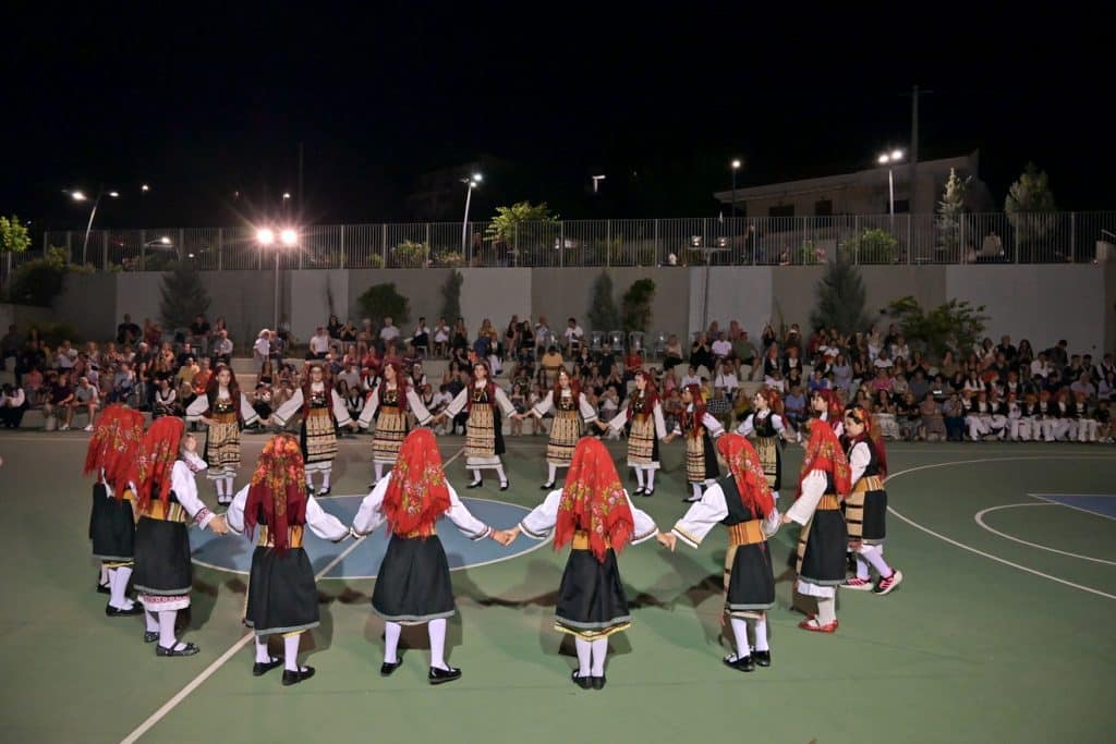 Με ιδιαίτερη επιτυχία πραγματοποιήθηκε την Κυριακή 21 Ιουνίου 2026, στην πλατεία Άνω Συχαινών, το 4ο Παιδικό - Εφηβικό Φεστιβάλ Χορού