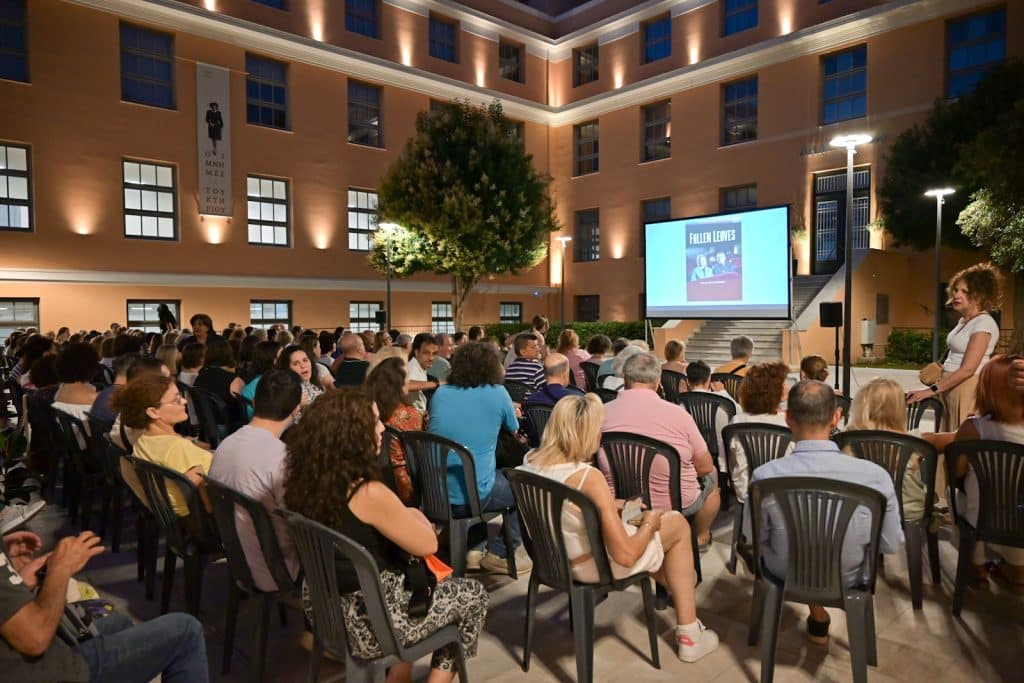 Πάτρα - φωτο: Η «Οδός Μάλαγα» έκανε στάση στο νέο δημαρχείο