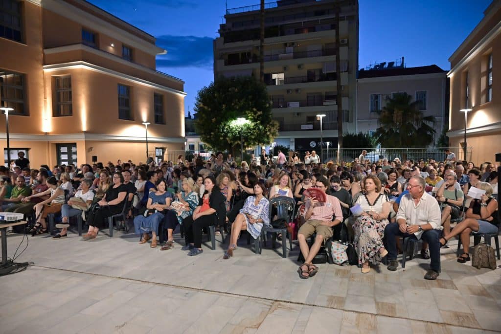 Πάτρα - φωτο: Η «Οδός Μάλαγα» έκανε στάση στο νέο δημαρχείο