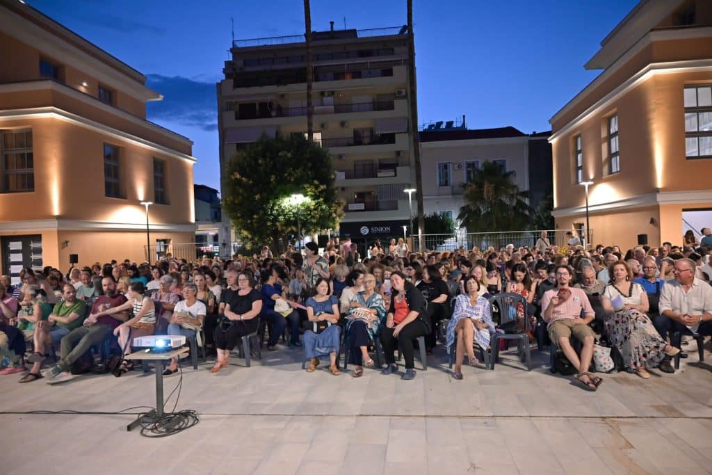 Πάτρα - φωτο: Η «Οδός Μάλαγα» έκανε στάση στο νέο δημαρχείο
