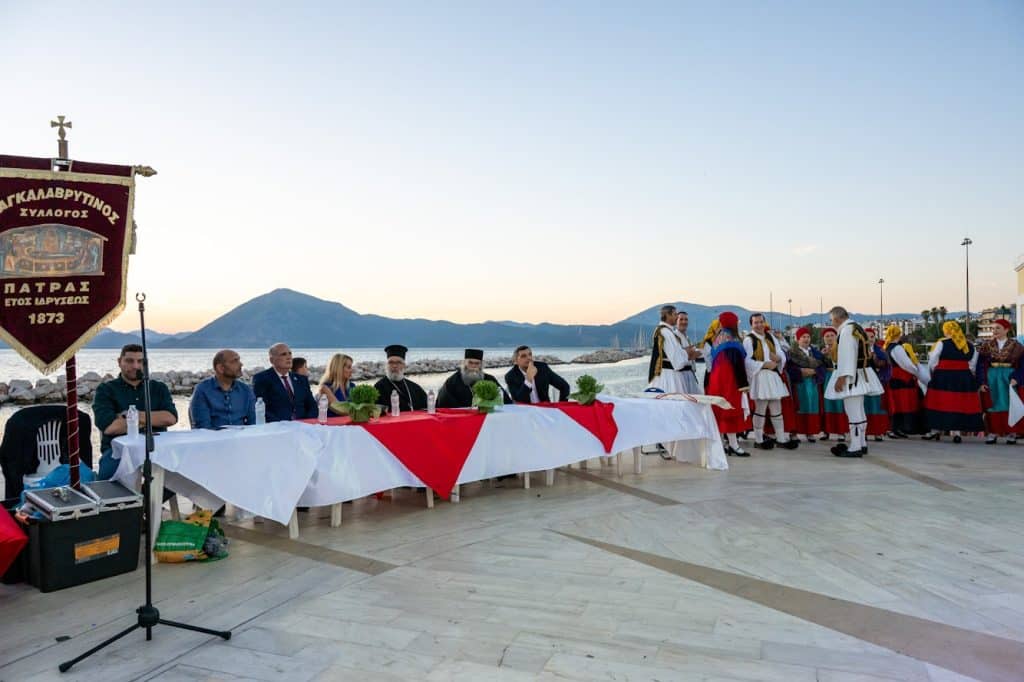 Πάτρα: Οι Καλαβρυτινοί γιόρτασαν την λήξη των χορευτικών τμημάτων μαζί με συγκροτήματα από την Ουκρανία - φωτο