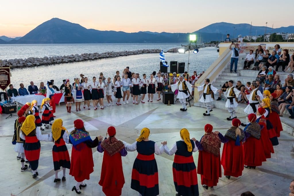 Πάτρα: Οι Καλαβρυτινοί γιόρτασαν την λήξη των χορευτικών τμημάτων μαζί με συγκροτήματα από την Ουκρανία - φωτο