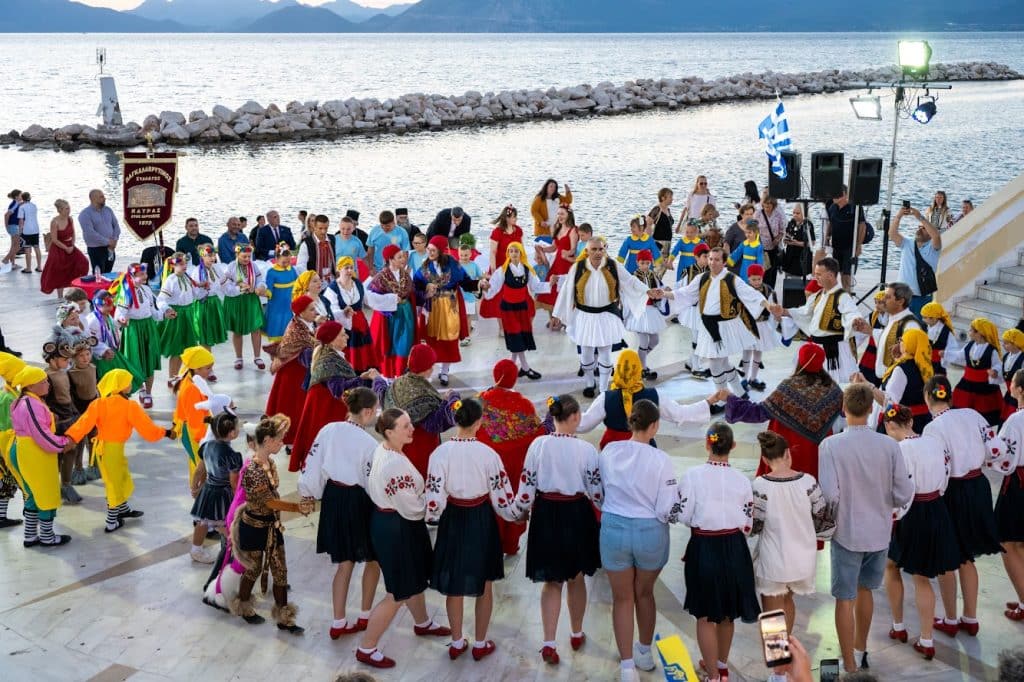 Πάτρα: Οι Καλαβρυτινοί γιόρτασαν την λήξη των χορευτικών τμημάτων μαζί με συγκροτήματα από την Ουκρανία - φωτο