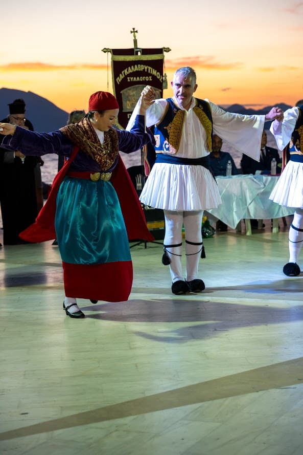 Πάτρα: Οι Καλαβρυτινοί γιόρτασαν την λήξη των χορευτικών τμημάτων μαζί με συγκροτήματα από την Ουκρανία - φωτο