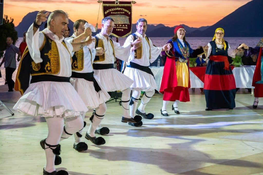 Πάτρα: Οι Καλαβρυτινοί γιόρτασαν την λήξη των χορευτικών τμημάτων μαζί με συγκροτήματα από την Ουκρανία - φωτο