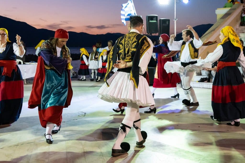 Πάτρα: Οι Καλαβρυτινοί γιόρτασαν την λήξη των χορευτικών τμημάτων μαζί με συγκροτήματα από την Ουκρανία - φωτο