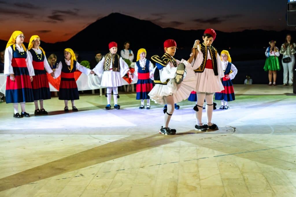 Πάτρα: Οι Καλαβρυτινοί γιόρτασαν την λήξη των χορευτικών τμημάτων μαζί με συγκροτήματα από την Ουκρανία - φωτο
