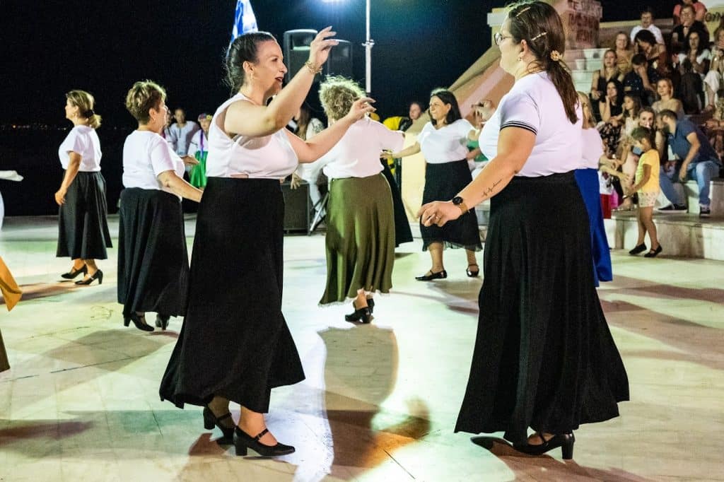 Πάτρα: Οι Καλαβρυτινοί γιόρτασαν την λήξη των χορευτικών τμημάτων μαζί με συγκροτήματα από την Ουκρανία - φωτο