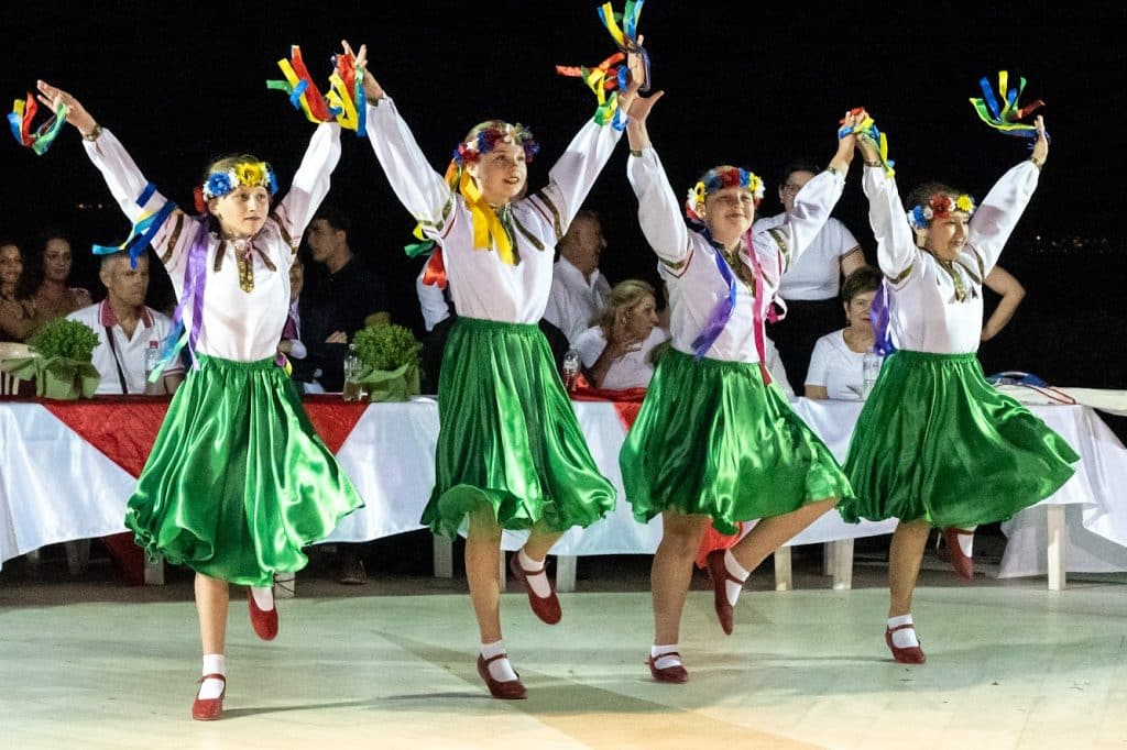Πάτρα: Οι Καλαβρυτινοί γιόρτασαν την λήξη των χορευτικών τμημάτων μαζί με συγκροτήματα από την Ουκρανία - φωτο