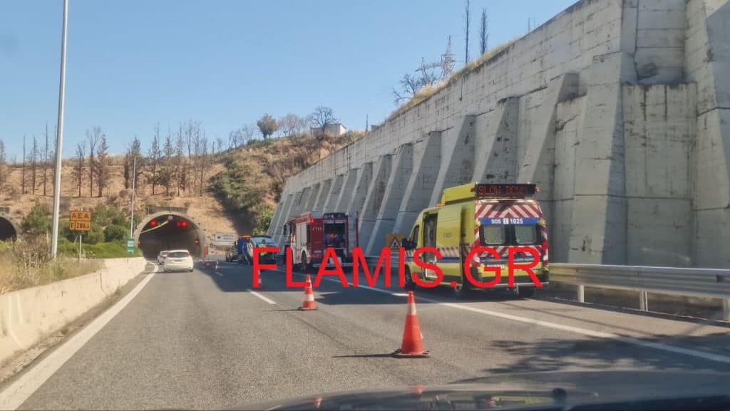 Κάηκε ολοσχερώς το ασθενοφόρο στην Περιμετρική Πατρών - Ο οδηγός έσωσε 4 άτομα - Αποκλειστικό Βίντεο