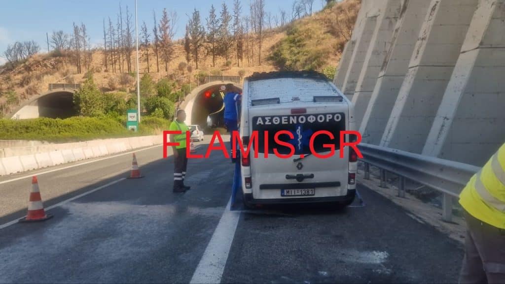 Κάηκε ολοσχερώς το ασθενοφόρο στην Περιμετρική Πατρών - Ο οδηγός έσωσε 4 άτομα - Αποκλειστικό Βίντεο