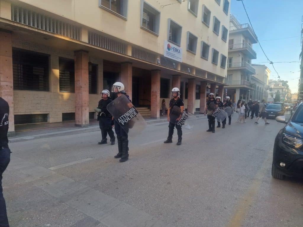 Πάτρα: Πορεία για τους νεκρούς του ναυαγίου της Πύλου - φωτο