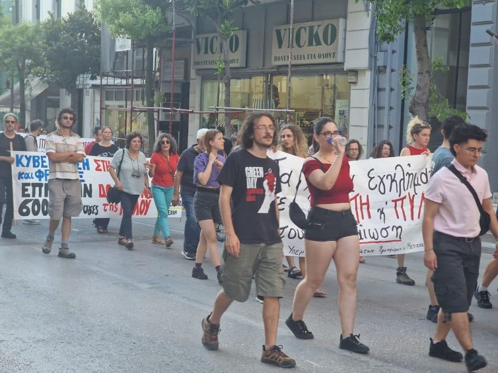 Πάτρα: Πορεία για τους νεκρούς του ναυαγίου της Πύλου - φωτο