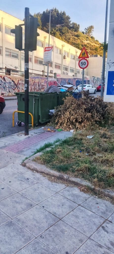Πάτρα: Δείτε... τα χάλια έξω από σχολικό συγκρότημα - φωτο