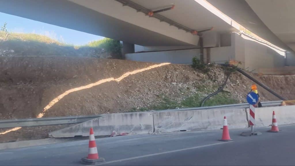 ΤΡΑΓΩΔΙΑ ΣΤΗΝ ΠΑΤΡΑ: «Μπάχαλο» με τη σήμανση! Ποιος ευθύνεται για τους θανάτους πατέρα και γιου; Αποκαλυπτικές φωτογραφίες