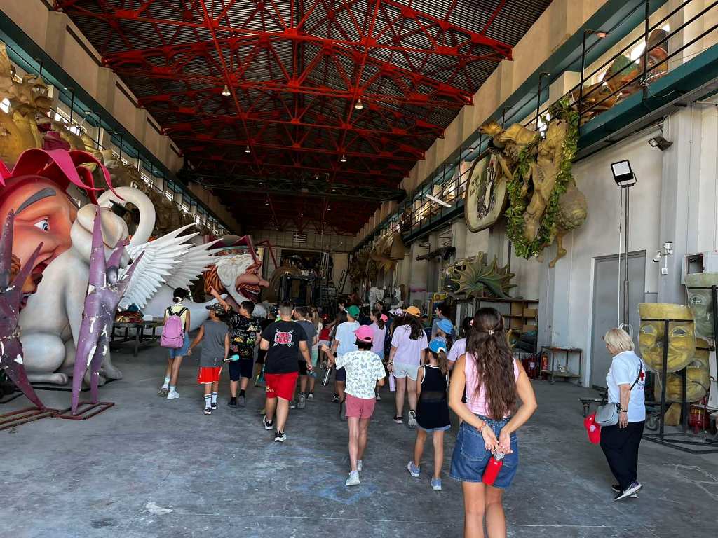 Τα παιδιά των ημερήσιων κατασκηνώσεων του Κοινωνικού Οργανισμού του Δήμου Πατρέων στο Καρναβαλικό Εργαστήρι - φωτο