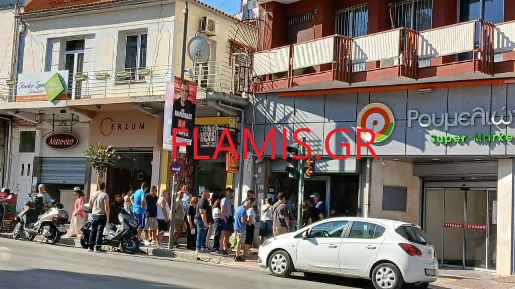 Πάτρα! Μόνο που δεν λιποθυμούν στη Γούναρη! Τεράστιες ουρές... για ένα διαβατήριο - φωτο Πάτρα! Μόνο που δεν λιποθυμούν στη Γούναρη! Τεράστιες ουρές... για ένα διαβατήριο - φωτο