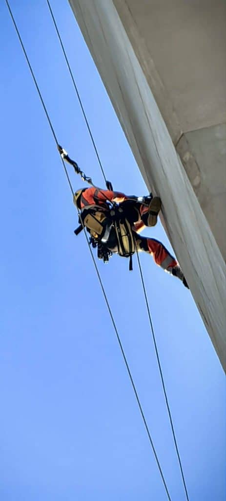 Γάλλοι Αλπινιστές κρέμονται από τη γέφυρα Ρίου-Αντιρρίου - Εντυπωσιακές φωτογραφίες