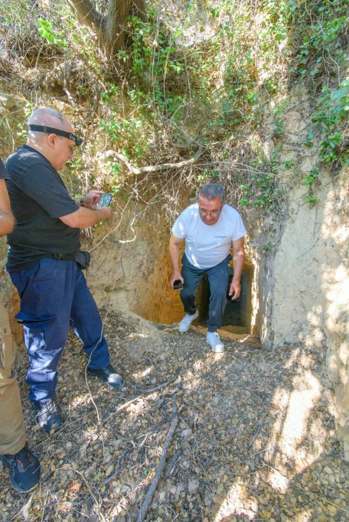 Θεριανό Πατρών: Το πολυβολείο τύπου Tobruk, τα 2 καταφύγια και τα ορύγματα μάχης! φωτο