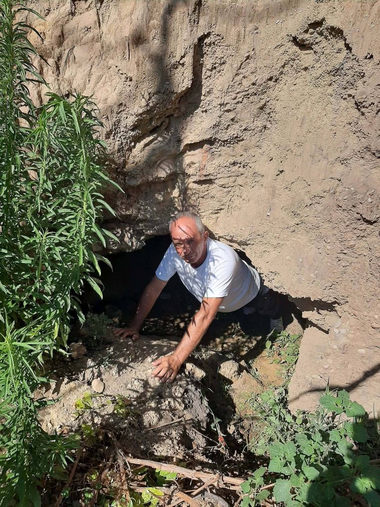 Θεριανό Πατρών: Το πολυβολείο τύπου Tobruk, τα 2 καταφύγια και τα ορύγματα μάχης! φωτο