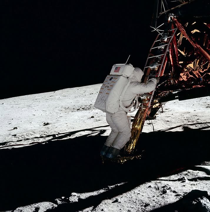 Σαν σήμερα το 1969, ο άνθρωπος πάτησε στη Σελήνη - φωτο Σαν σήμερα το 1969, ο άνθρωπος πάτησε στη Σελήνη - φωτο