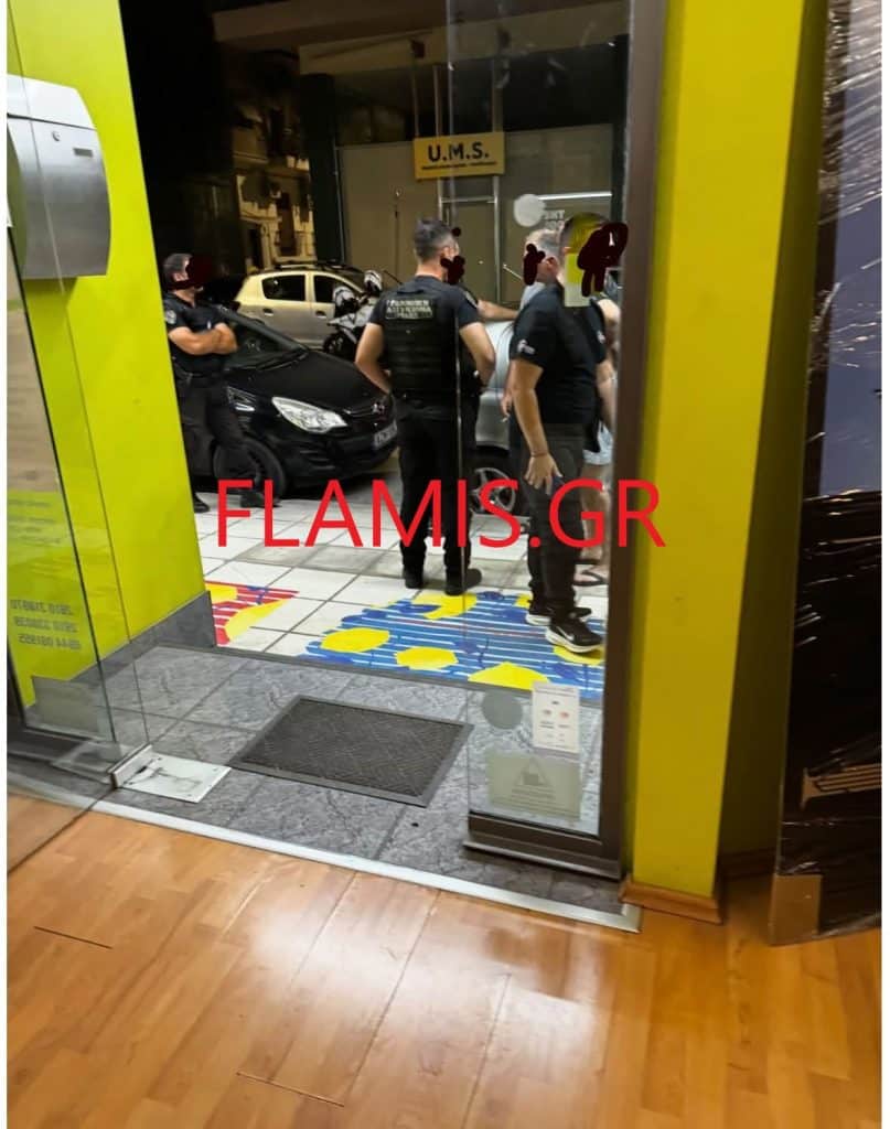Πάτρα: Μέρα μεσημέρι επιχείρησαν να ανοίξουν γνωστό κατάστημα στο κέντρο! Ξεσηκώθηκε η γειτονιά - φωτο ντοκουμέντο Πάτρα: Μέρα μεσημέρι επιχείρησαν να ανοίξουν γνωστό κατάστημα στο κέντρο! Ξεσηκώθηκε η γειτονιά - φωτο ντοκουμέντο