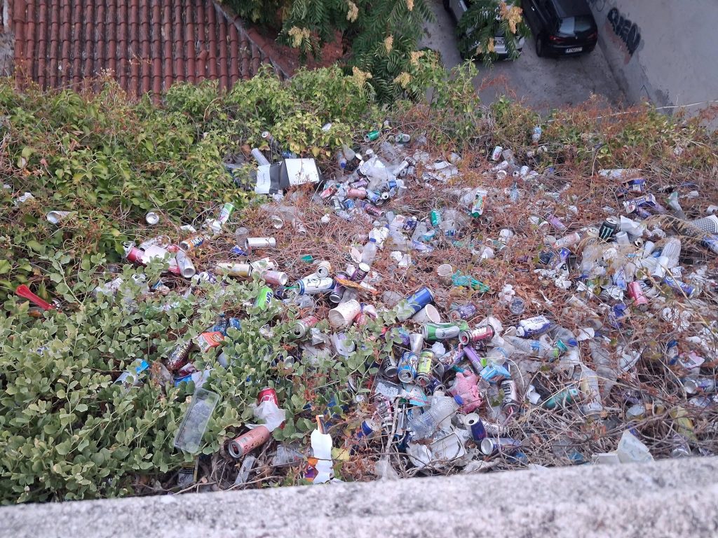Πάτρα: Εικόνες σοκ με σκουπιδότοπο... στην πιο διάσημη πλατεία της πόλης - φωτο