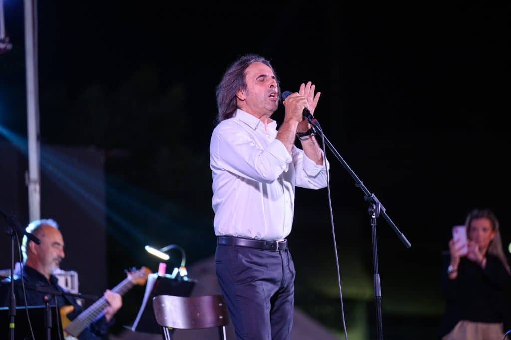 Πάτρα - Βασίλης Λέκκας: Μια βραδιά γεμάτη Φώς – Η μουσική έγινε δύναμη προσφοράς και ελπίδας