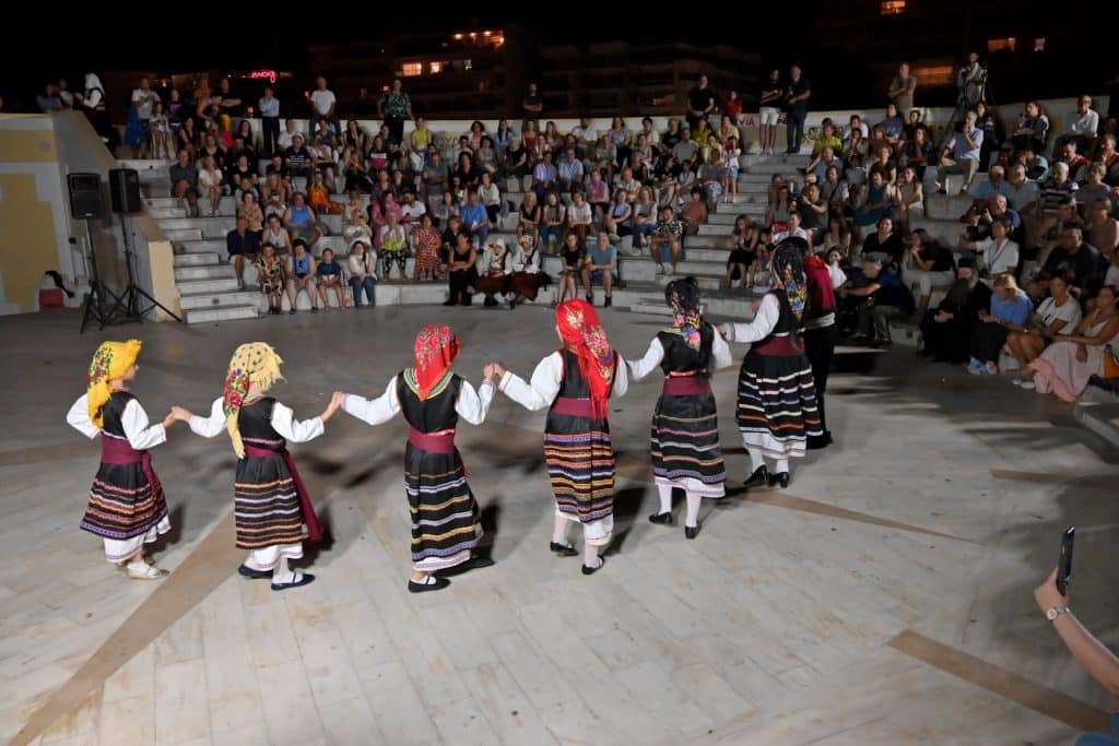 Πάτρα: Το 2ο Λαϊκό Σεργιάνι στην Παράδοση ταξίδεψε το κοινό στον πλούτο της ελληνικής πολιτιστικής κληρονομιάς - φωτο