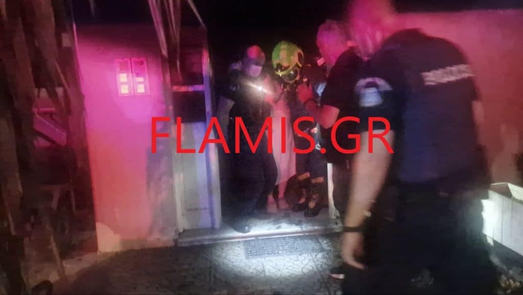 Πάτρα: 4 τα οχήματα που έκαψαν στην πυλωτή πολυκατοικίας! Δείτε την καταστροφή! "Κάποιον έψαχνε η ΕΛ.ΑΣ. προ ημερών"
