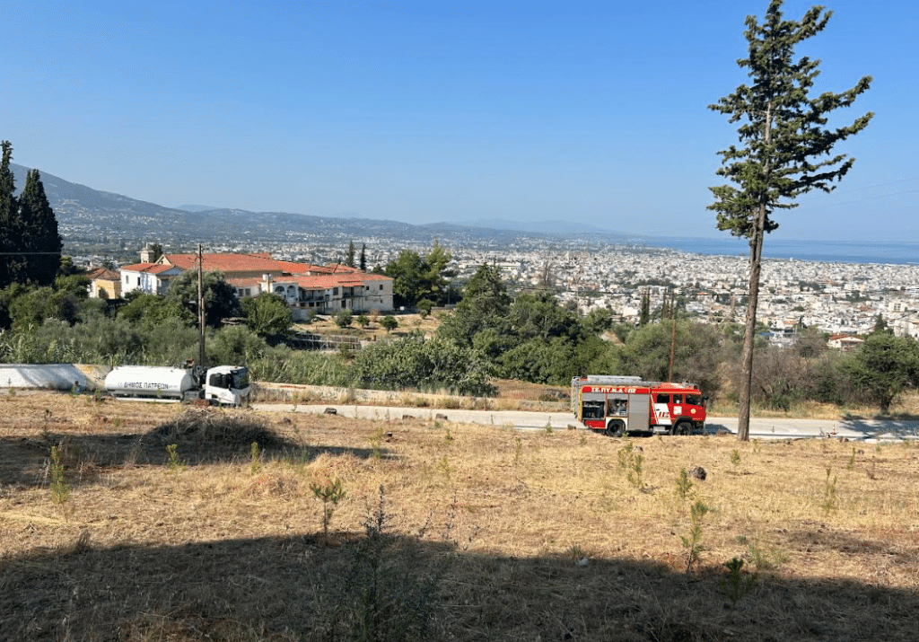 Πάτρα: Δεντροφυτεύσεις στο Γηροκομειό από το σωματείο Εθελοντών Πυροσβεστών (Φώτο)