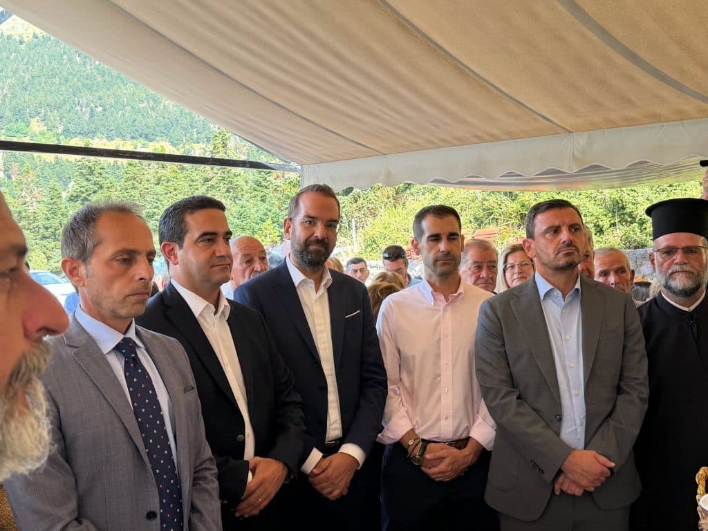 Το προσκύνημα του Νεκτάριου Φαρμάκη στον Αγιο Παντελεήμονα - Το δώρο που έλαβε - φωτο