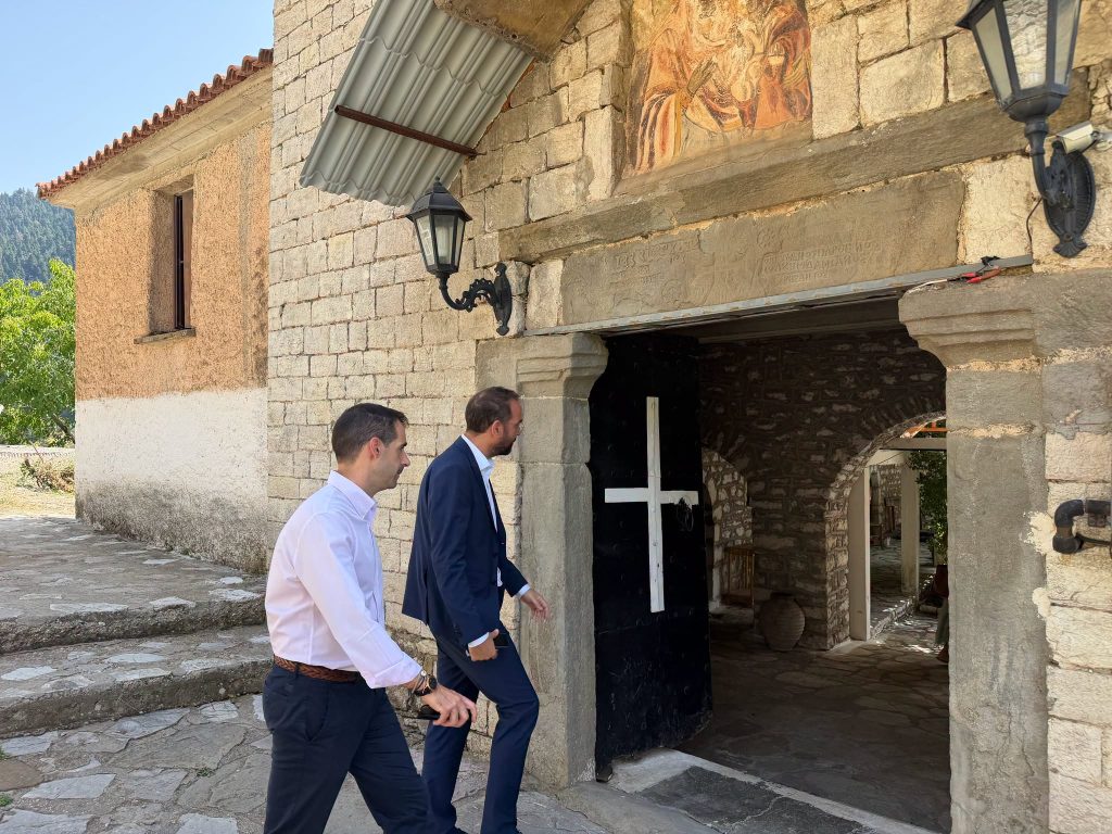 Το προσκύνημα του Νεκτάριου Φαρμάκη στον Αγιο Παντελεήμονα - Το δώρο που έλαβε - φωτο