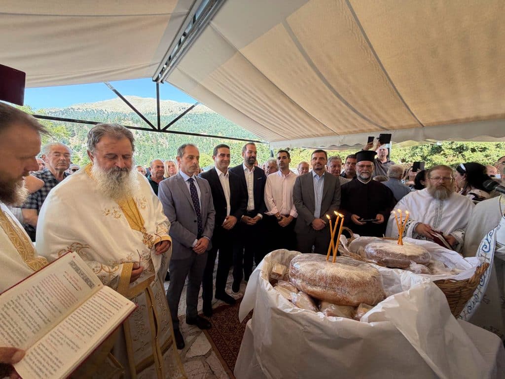 Το προσκύνημα του Νεκτάριου Φαρμάκη στον Αγιο Παντελεήμονα - Το δώρο που έλαβε - φωτο