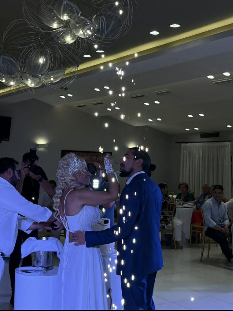 Θανάσης - Ειρήνη: Ενας υπέροχος γάμος στην Πάτρα και τα βίντεο που... έγιναν viral