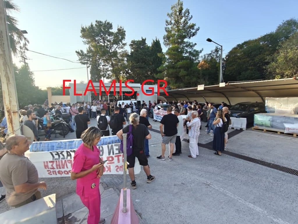 Πάτρα: Συγκέντρωση διαμαρτυρίας για την ενίσχυση του Καραμανδάνειου Νοσοκομείου Παίδων - φωτο Πάτρα: Συγκέντρωση διαμαρτυρίας για την ενίσχυση του Καραμανδάνειου Νοσοκομείου Παίδων - φωτο