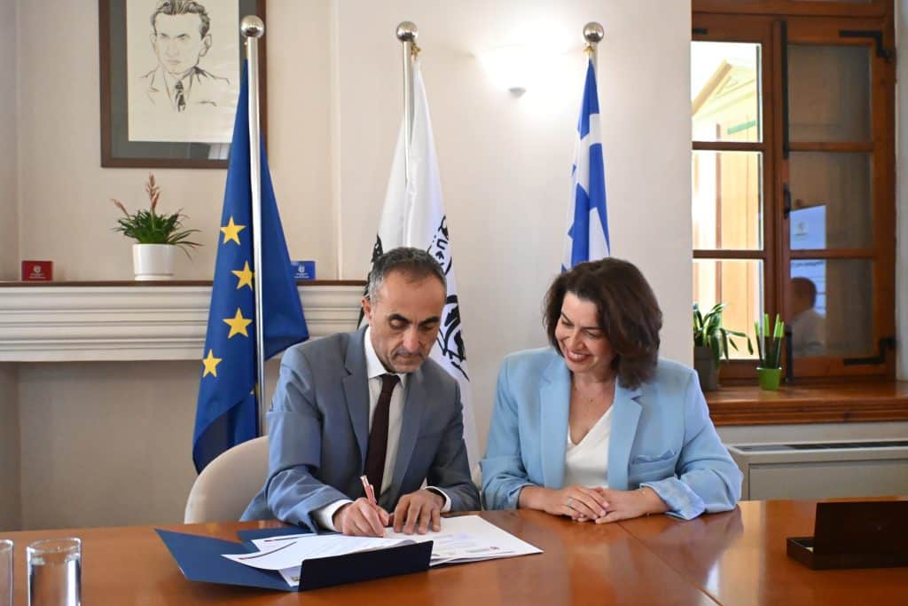 Επιμελητήριο Αχαΐας και Πανεπιστήμιο Πελοποννήσου εγκαινιάζουν στρατηγική συνεργασία για την ανάπτυξη, την καινοτομία και τη διασύνδεση της γνώσης με την επιχειρηματικότητα