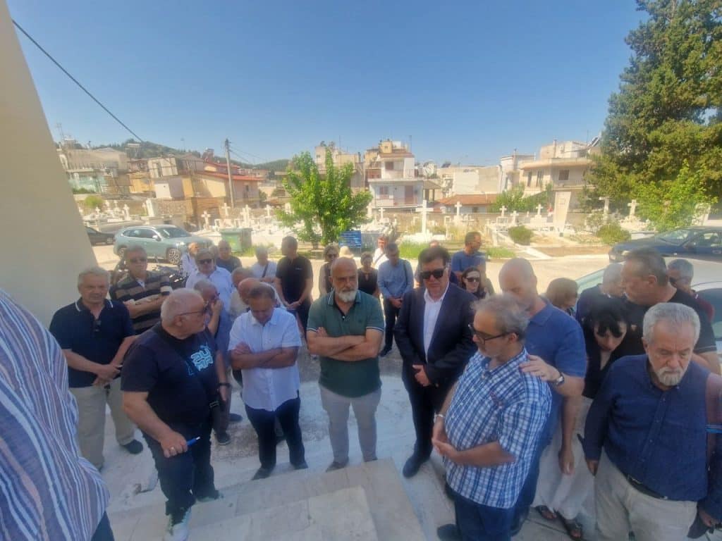 Πάτρα: Συγκίνηση στο "τελευταίο αντίο" στον Θωμά Μακατσώρη! φωτο