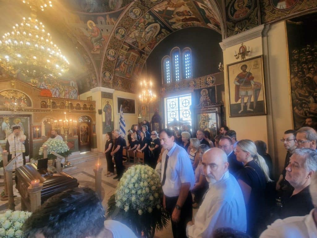 Πάτρα: Συγκίνηση στο "τελευταίο αντίο" στον Θωμά Μακατσώρη! φωτο
