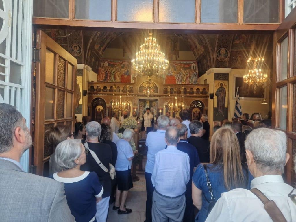 Πάτρα: Συγκίνηση στο "τελευταίο αντίο" στον Θωμά Μακατσώρη! φωτο