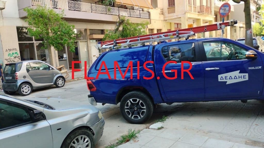 Πάτρα: Χτύπησε το καλώδιο και προκλήθηκε φλόγα ύψους 3 μέτρων! Στο Νοσοκομείο χειριστής! Πανικός στην οδό Παπαφλέσσα και Κανακάρη - φωτο