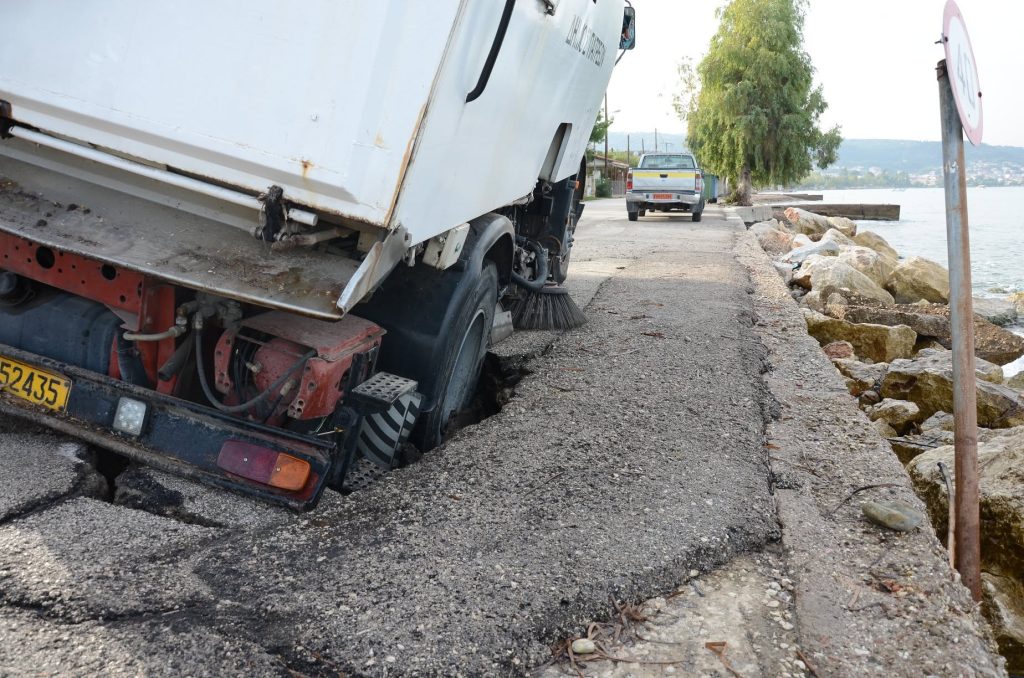 Πάτρα: Πώς χάνεται μία παραλία... πάνω από 5 χιλιόμετρα! Οι κινήσεις της Περιφέρειας! Οι φωτογραφίες που προβληματίζουν